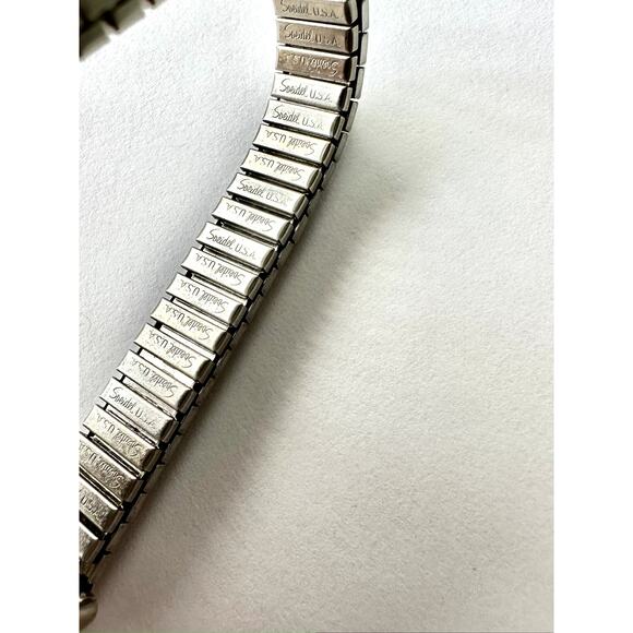 Bundle of 2 Ladies' Disney Watches - Picture 5 of 9